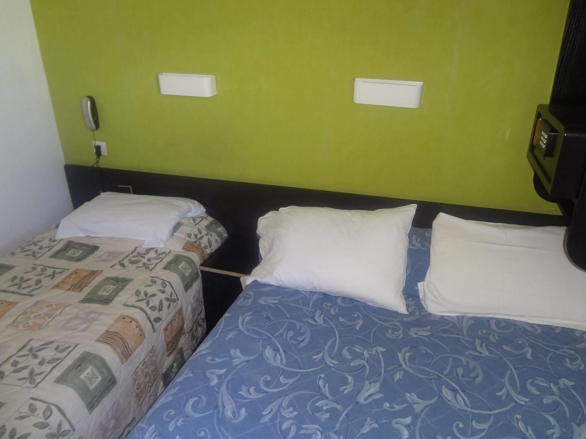 Rev'Hotel Coignières Extérieur photo