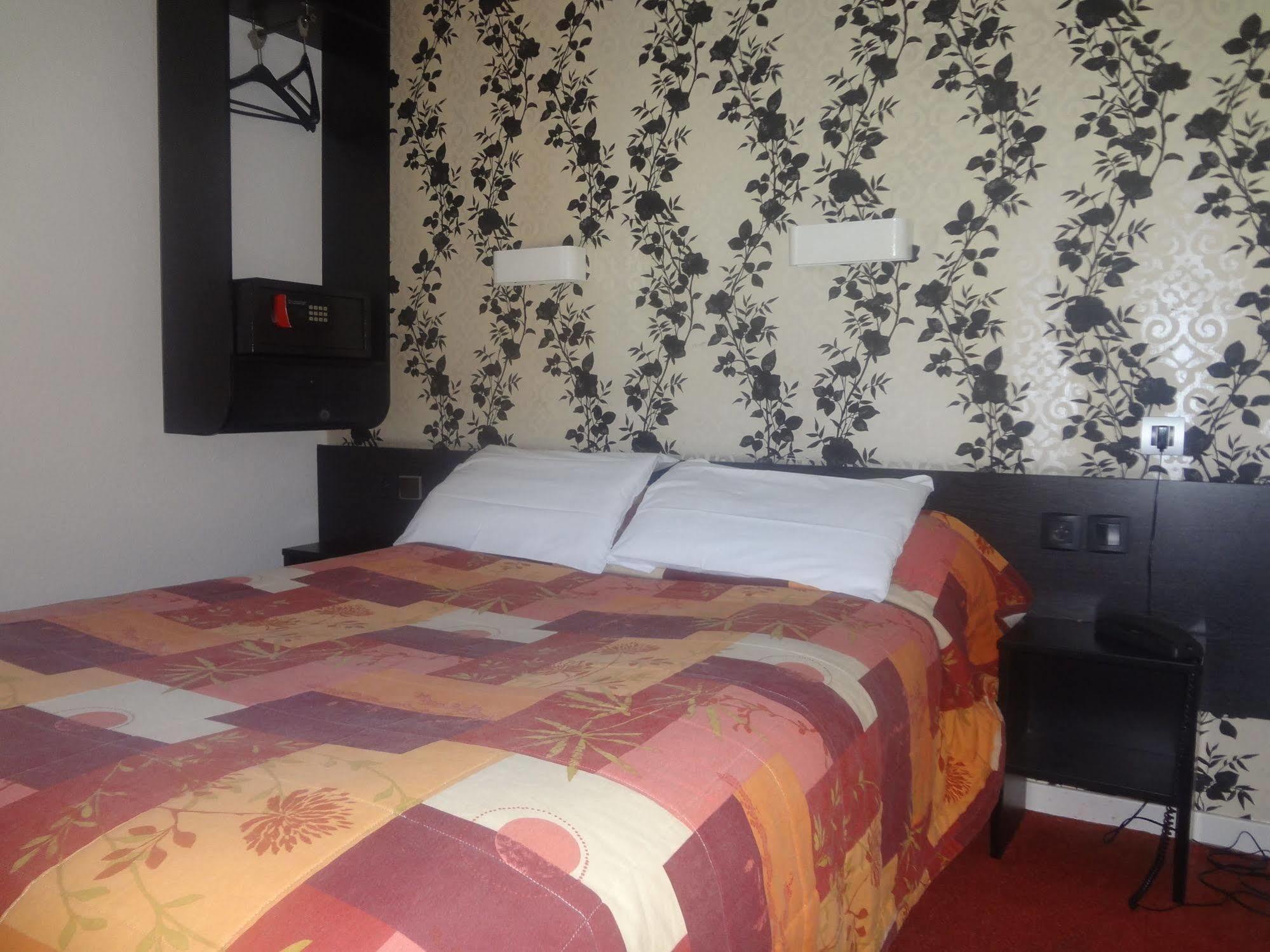 Rev'Hotel Coignières Extérieur photo